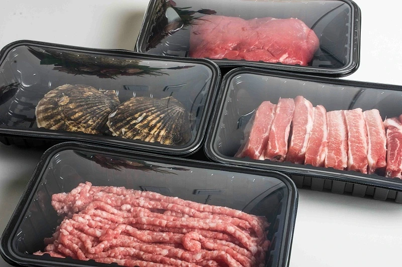 Fresh protein products sealed in MAP lidding trays